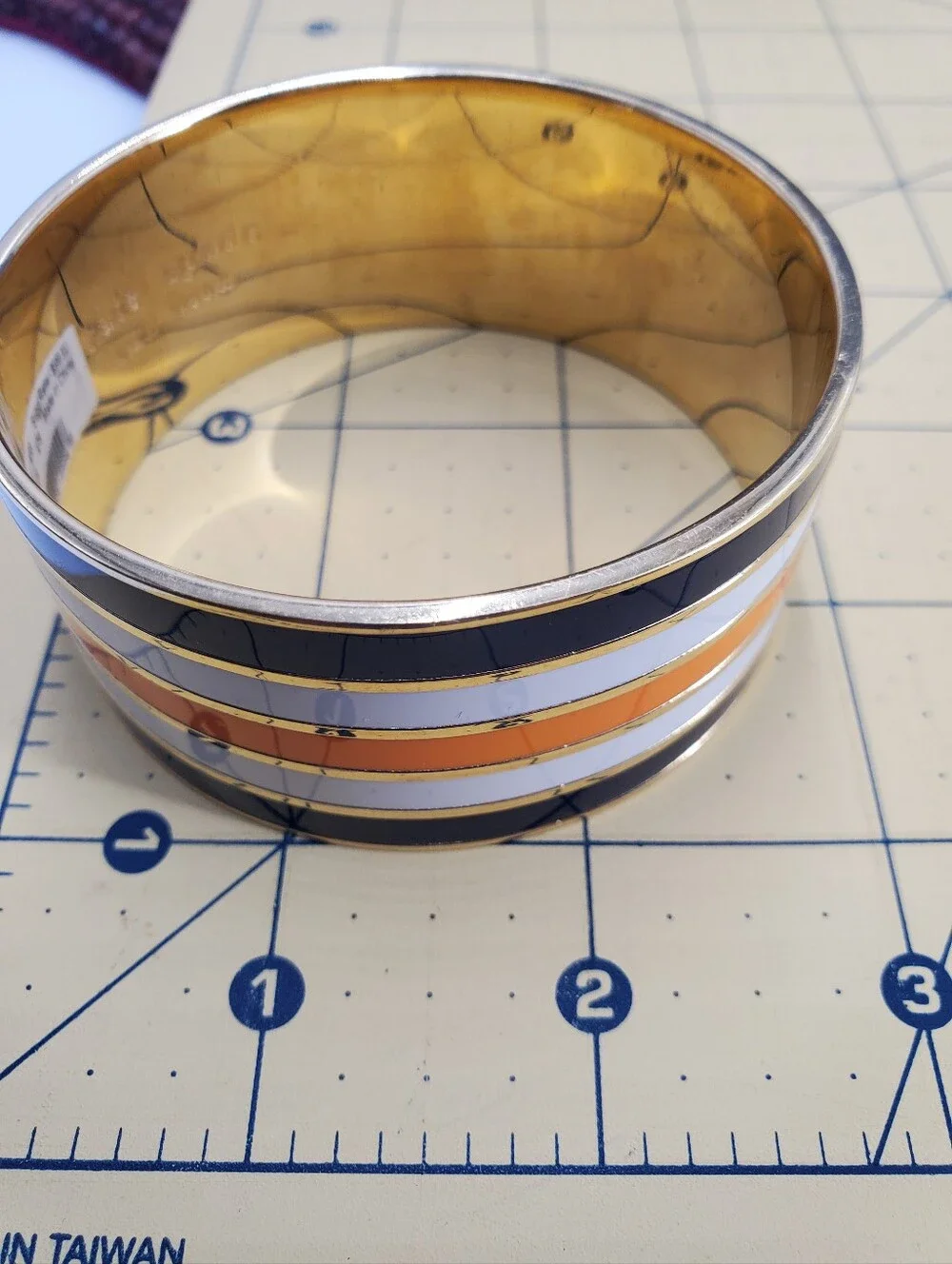 Two vibrant enamel and gold-plated bangle bracelets from Kate Spade New York. - Picture 13 of 17
